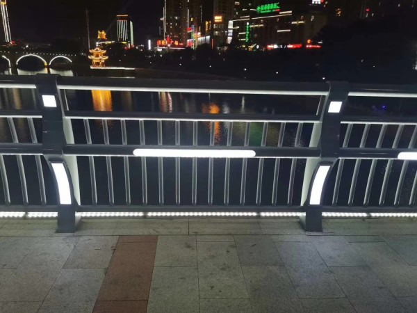 甘肅貴陽(yáng)燈光護(hù)欄工程案例