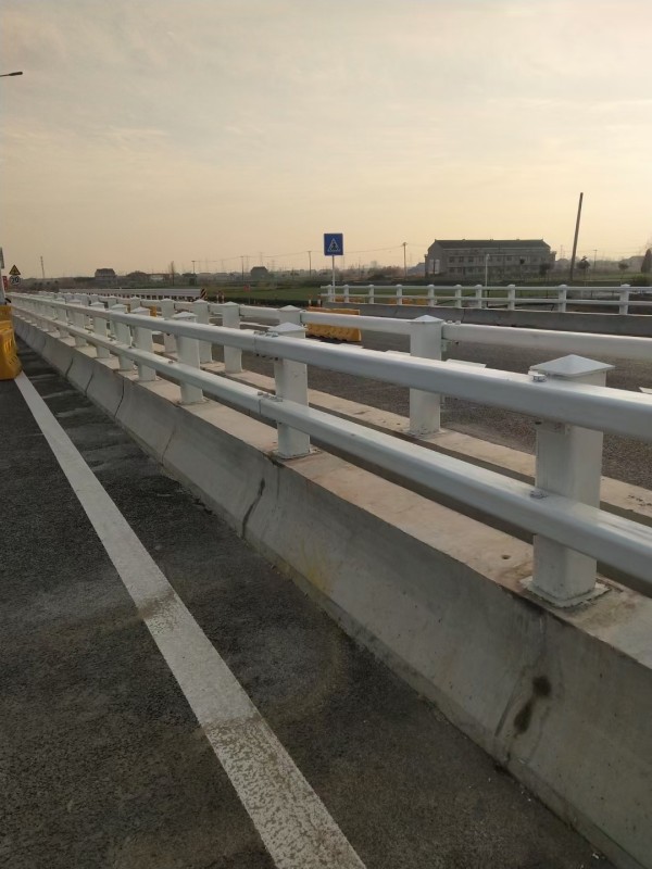 道路公路防撞護(hù)欄