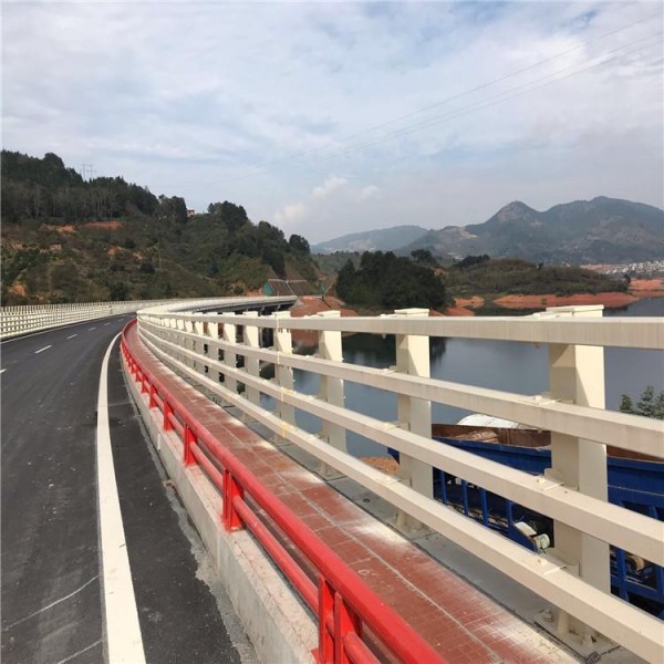 高速公路防撞護(hù)欄