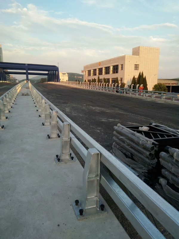 橋梁道路防撞護(hù)欄